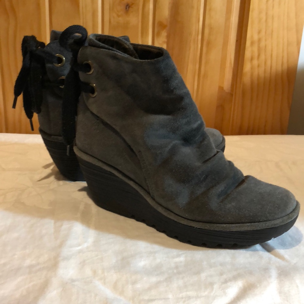 London Fly Wedge bootie in grey suede size 39